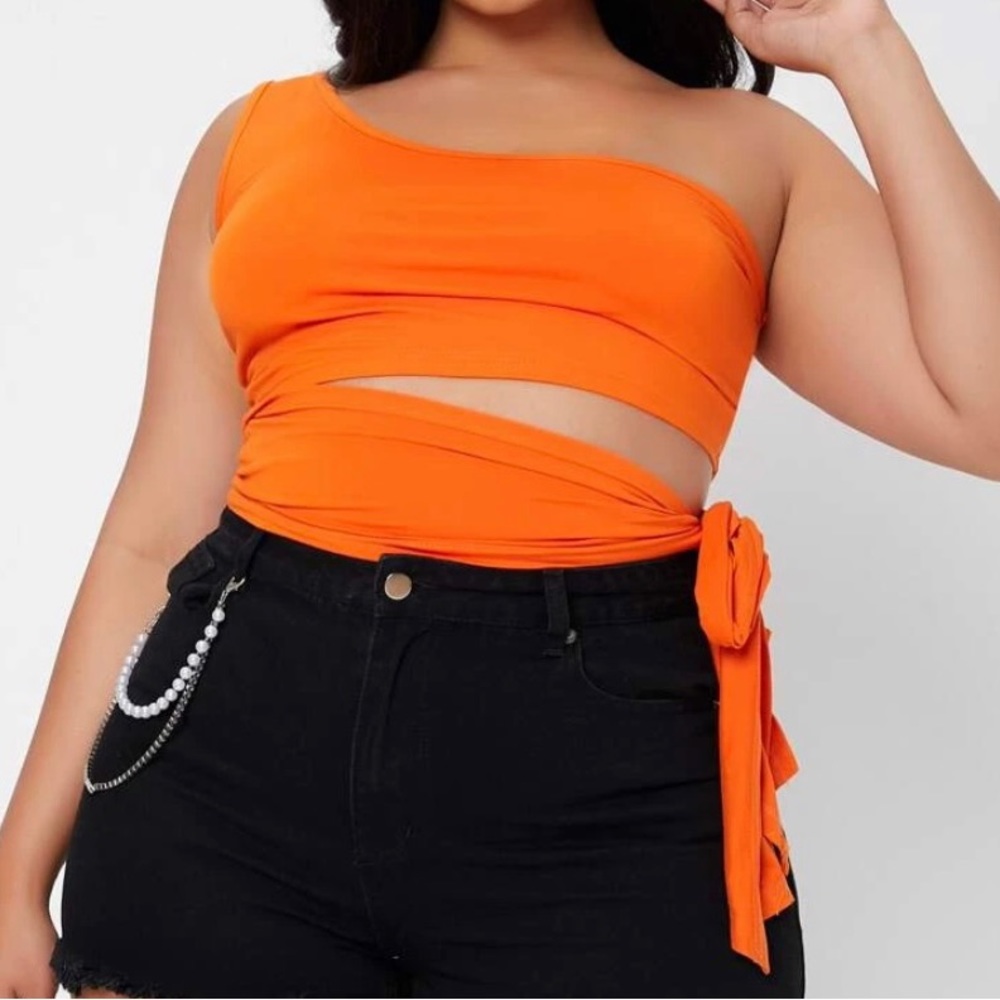 One shoulder top
